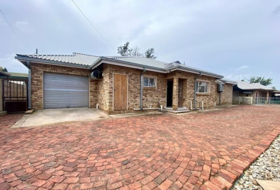 3 Bedroom Property for Sale in Miederpark North West